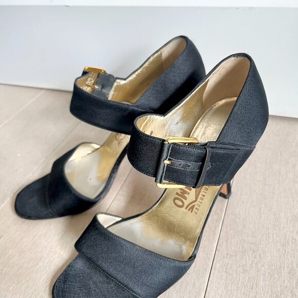 Salvatore Ferragamo Designer Vintage Black Velvet Heels - Picture 5 of 14